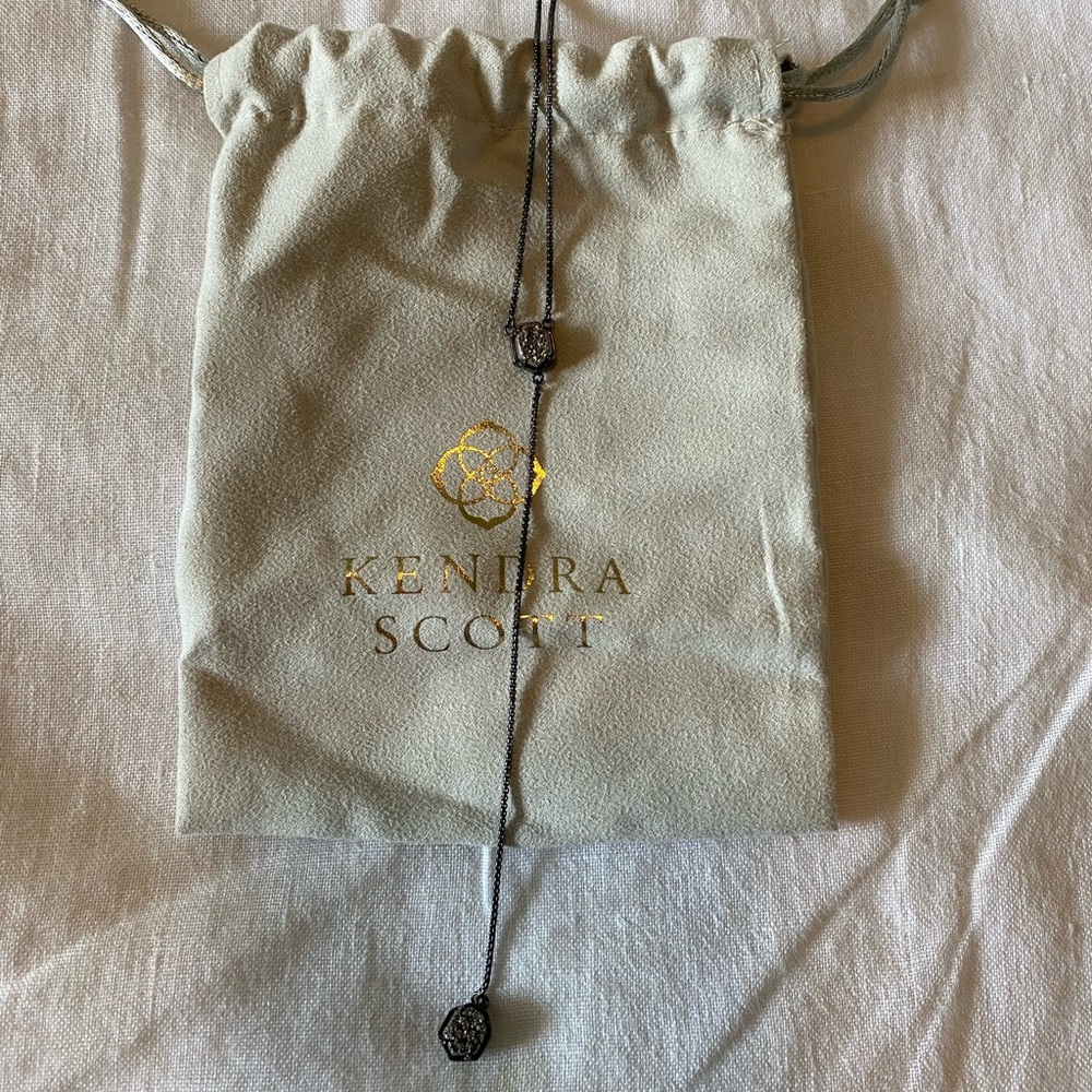 Kendra Scott Claudia Lariat necklace in gunmetal